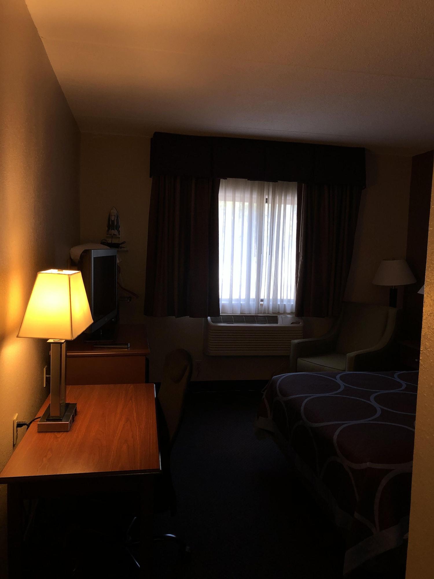 Super 8 By Wyndham Manchester Airport Exterior photo