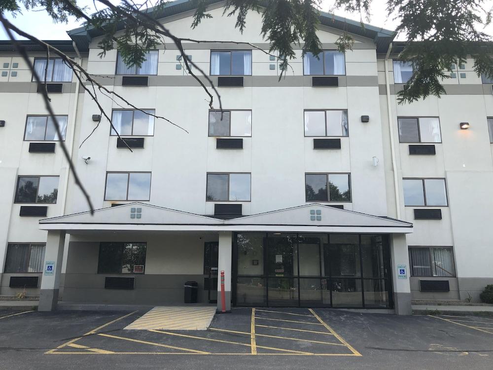 Super 8 By Wyndham Manchester Airport Exterior photo
