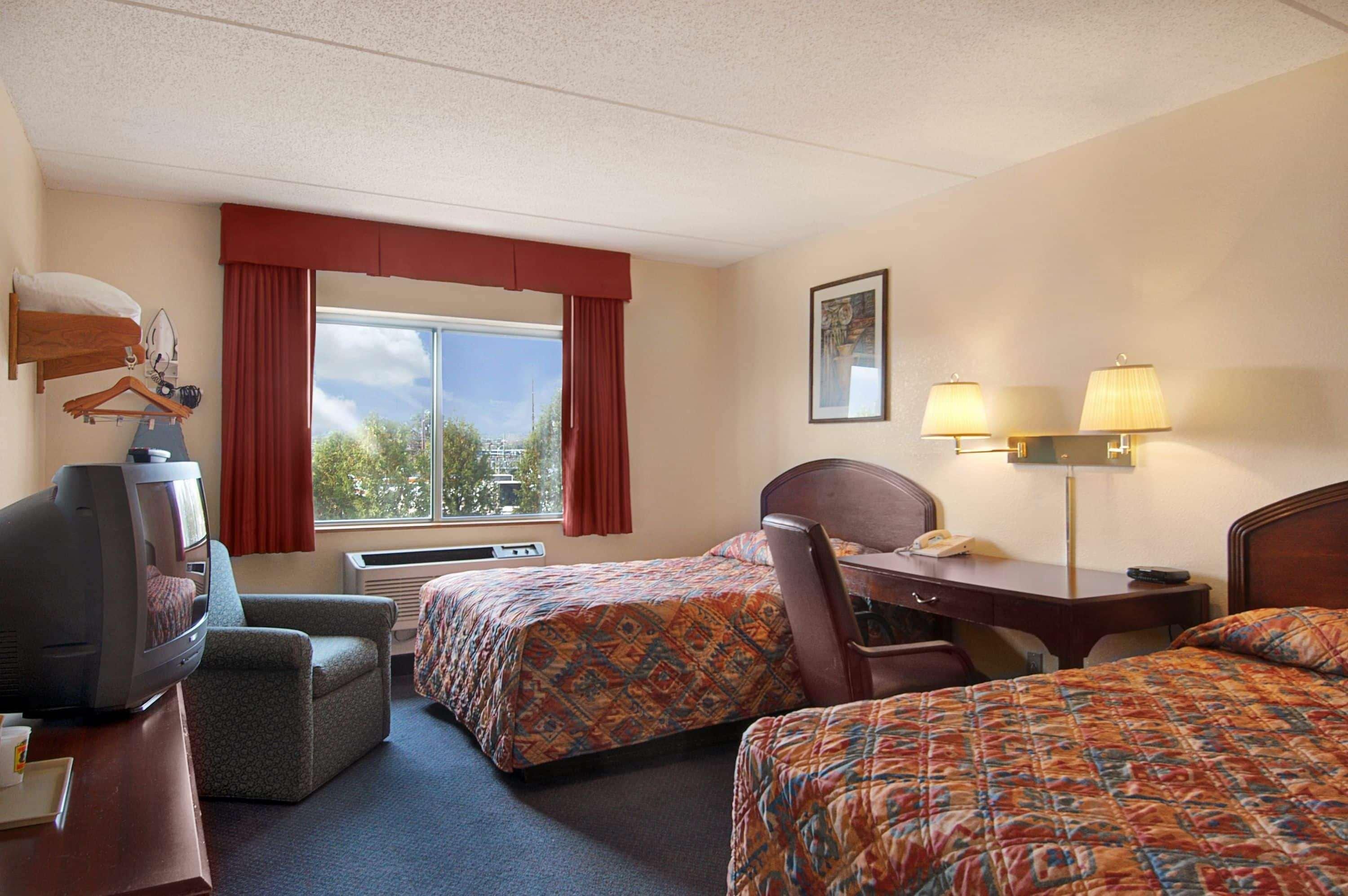 Super 8 By Wyndham Manchester Airport Room photo