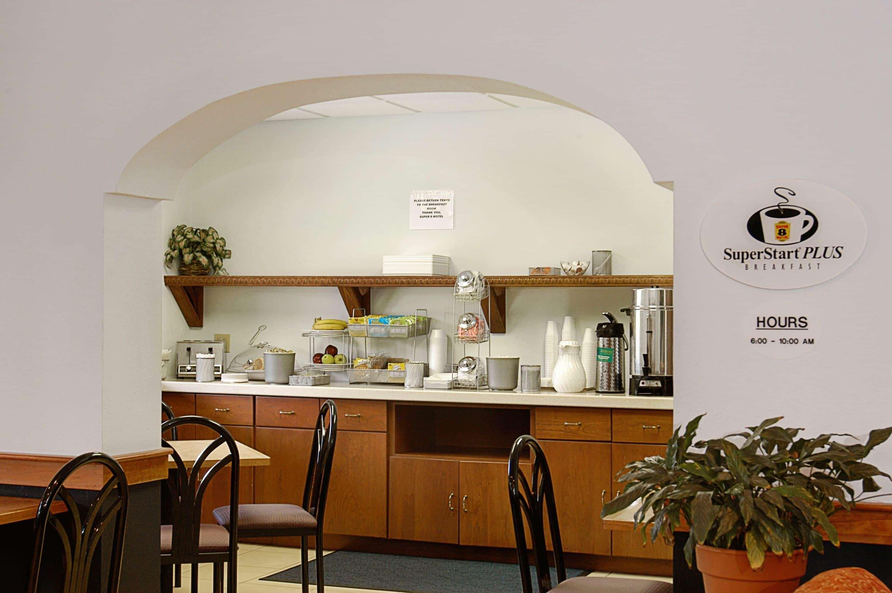Super 8 By Wyndham Manchester Airport Restaurant photo